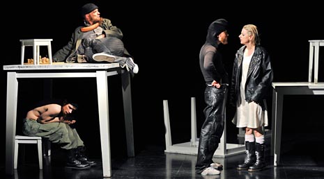 Drama Slovenskog narodnog gledališča, Ljubljana, Milena Marković, Barčica za punčke (Brod za lutke), red. Aleksandar Popovski