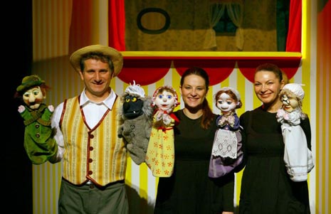 Lutkarska scena Ivana Brlić-Mažuranić, Zagreb: Braća Grimm, Crvenkapica, red. Zoran Mužić