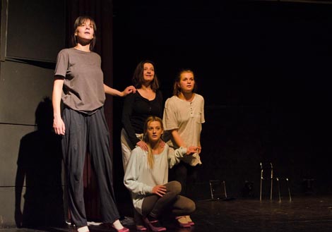 Kazalište KNAP & Umjetnička organizacija Kravice, Zagreb: Dunja Fajdić, Glumice i to, red. Ivana Horvat, Petra Kurtele. Dunja Fajdić, Amanda Prenkaj