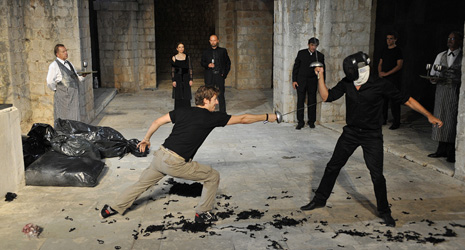 60. Dubrovačke ljetne igre: HNK iz Zagreba i Festivalski dramski ansambl, William Shakespeare, Hamlet, red. Ivica Kunčević, foto: Damil Kalogjera, www.dubrovnik-festival.hr