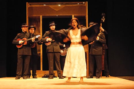 Noćna scena Hrvatskog narodnog kazališta u Osijeku: Josip Kozarac, Lipa si, Teno, red. Robert Raponja