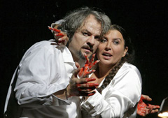 Metropolitan Opera, New York: Giuseppe Verdi, MACBETH, red. Adrian Noble; Zeljko Lučić (Macbeth) i Maria Guleghina (Lady), foto: Ken Howard (www.operatoday.com)