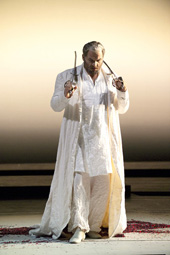 San Francisco Opera: Giuseppe Verdi, MOĆ SUDBINE, red. Ron Daniels; Željko Lučić (Don Carlo di Vargas), foto: Terrence McCarthy (sfopera.com)
