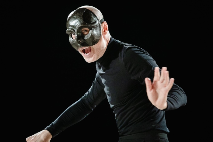 <em>Maske</em>