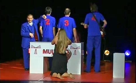 Noćna scena Hrvatskog narodnog kazališta u Osijeku: Tatjana Šuput, Multicro (Imamo svoje ljude), red. Robert Raponja