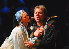 HNK u Zagrebu: Giuseppe Verdi, NABUCCO, red. Petar Selem; Tihana Herceg (Fenena) i Željko Lučić (Nabucco), foto: Saša Novković