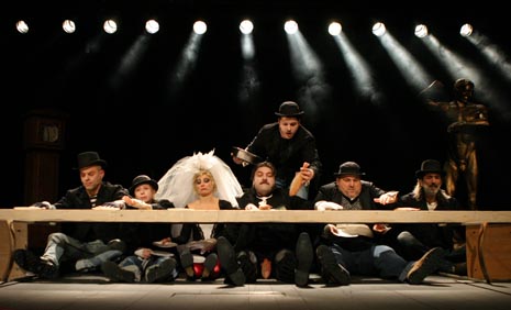 Hrvatsko narodno kazalište Ivana pl. Zajca Rijeka: Bertolt Brecht – Kurt Weill, Opera za tri groša, red. Eduard Miler