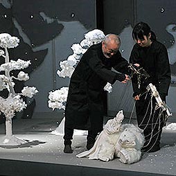 24. Eurokaz, festival novog kazališta, Zagreb, 2. – 27. lipnaj 2010: Marionetsko kazalište Youkiza, Japan, Kuo Pao Kun, Potomci uškopljenog admirala, red. Frédéric Fisbach