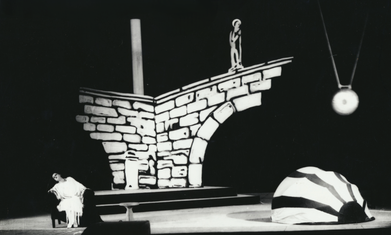 Vika Podgorska u Begovićevoj predstavi <em>Pustolov pred vratima</em>, red. Branko Gavella, 1926.