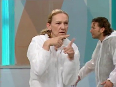 udruga Kazalište, vizualne umjetnosti i kultura Gluhih – DLAN: Ritam, Znakovi i Rap, kor. Sandra Banić Naumovski i Selma Banich, foto: www.youtube.com (snimka s HRT-a)