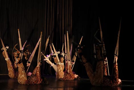 Dječje kazalište Branka Mihaljevića, Osijek: Vladimir Nazor / Tamara Kučinović, Bijeli jelen, red. Tamara Kučinović