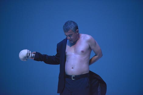 Jugoslovensko dramsko pozorište, Beograd: William Shakespeare, Hamlet, red. Aleksandar Popovski