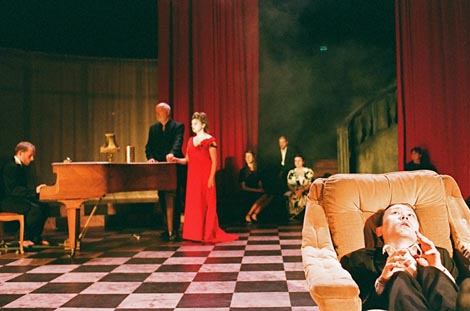 Peeping Tom, Belgija; Iznajmljuje se, red. Gabriela Carrizo, Franck Chartier