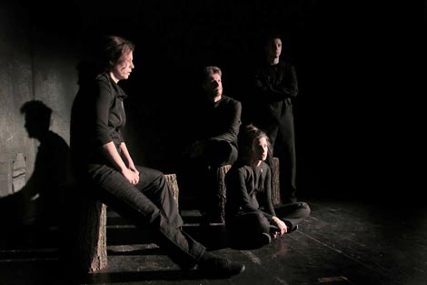 Teatar &TD, Zagreb: Morana Novosel, Nina Gojić, Logično mjesto za susret, red. Morana Novosel