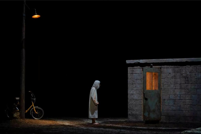 Festival svjetskog kazališta, Zagreb, 12. – 26. rujna 2026.: <em>Mami</em>, autor koncepta i redatelj Mario Banushi