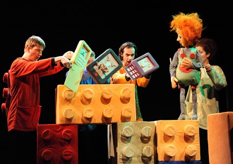 Gradsko kazalište lutaka Rijeka: Vjeko Alilović (prema Jensu Sigsgaardu), Pale, red. Serđo Dlačić