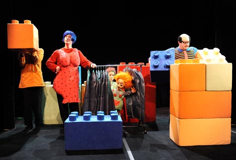 Gradsko kazalište lutaka Rijeka: Vjeko Alilović (prema Jensu Sigsgaardu), Pale, red. Serđo Dlačić