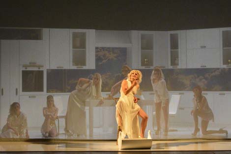 Hrvatsko narodno kazalište u Osijeku: Ana Tonković Dolenčić, Zeusove ljubavnice, red. Ivan Leo Lemo