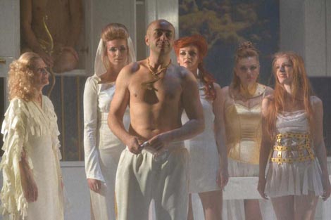 Hrvatsko narodno kazalište u Osijeku: Ana Tonković Dolenčić, Zeusove ljubavnice, red. Ivan Leo Lemo